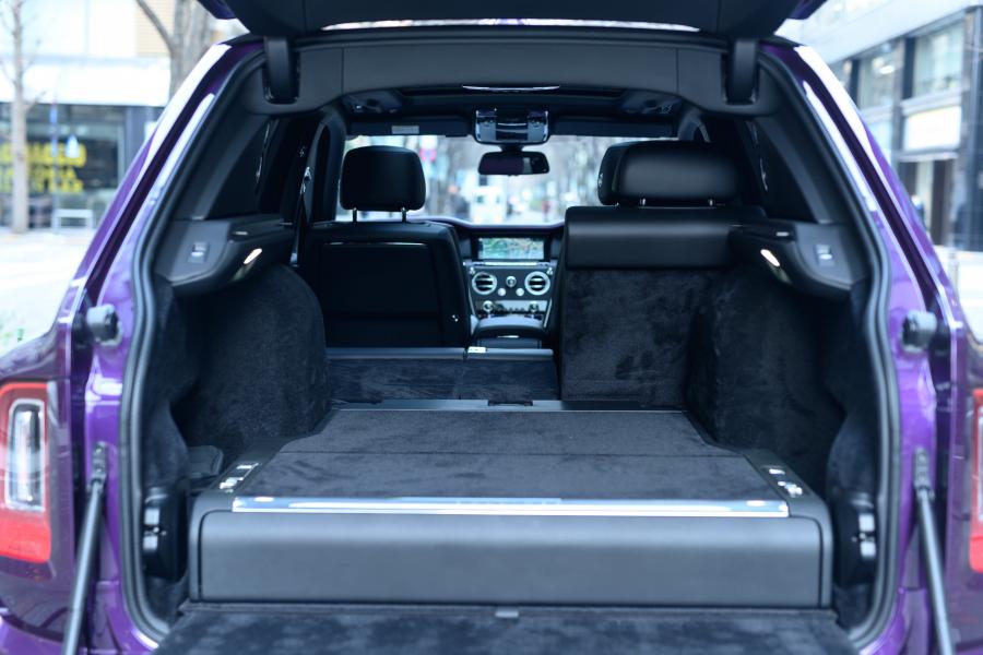 Багажник Rolls-Royce Cullinan 2018 года  (JP) (фото 13 из 29)
